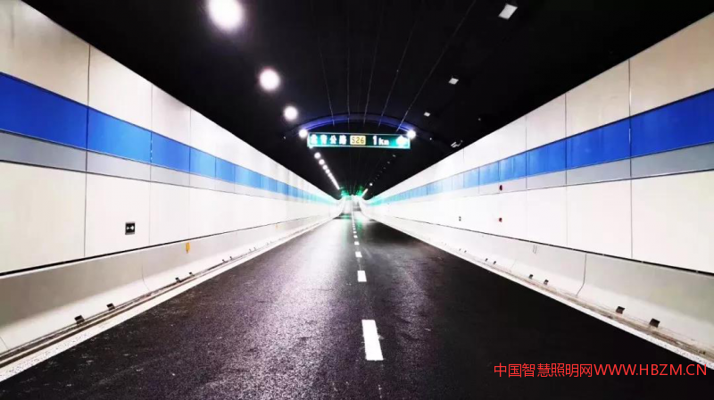三思承建港珠澳海底反射式隧道燈
