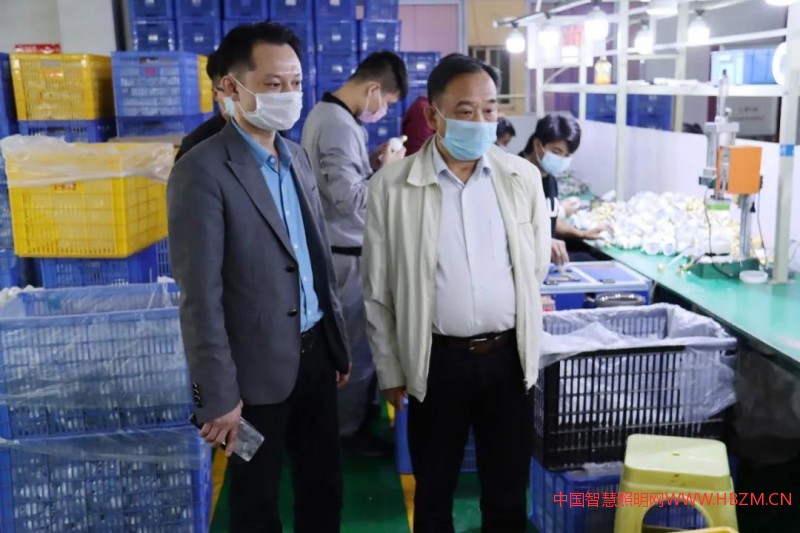 李湘朝會長一行走訪欣亮穎照明復工復產(chǎn)情況