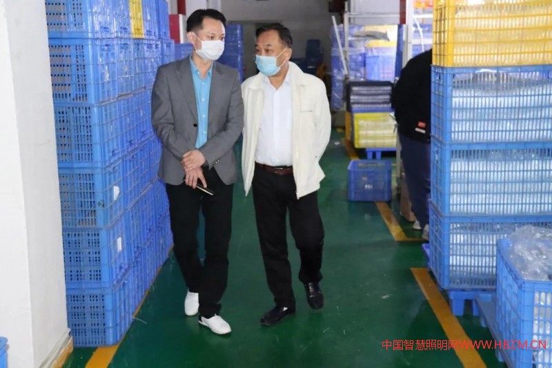 李湘朝會長一行走訪欣亮穎照明復工復產(chǎn)情況