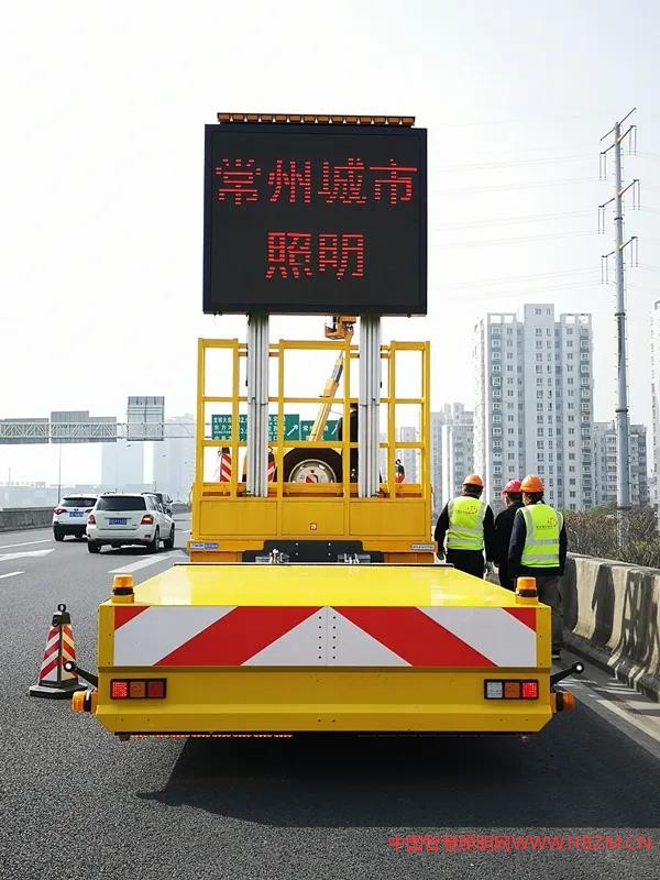 防撞型照明工程維護車安裝了升降LED屏