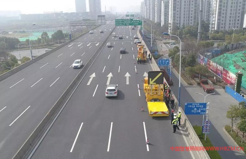 防撞型照明工程維護車