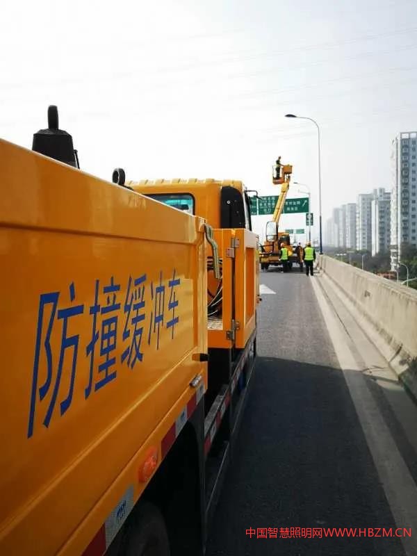 防撞型照明工程維護車防撞吸能裝置