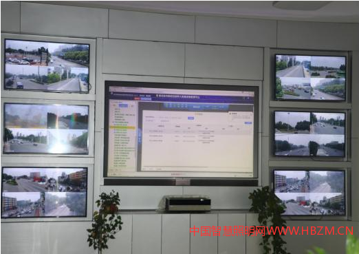  河南省漯河市城市管理局路燈維護(hù)中心的路燈指揮中心不但有十多臺24小時監(jiān)控大屏，還搭載了我司城市照明互聯(lián)網(wǎng)大數(shù)據(jù)信息管理平臺，有效實(shí)現(xiàn)實(shí)時路燈狀態(tài)的監(jiān)測。