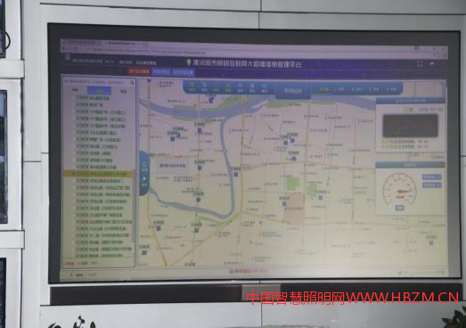  河南省漯河市城市管理局路燈維護(hù)中心的路燈指揮中心不但有十多臺24小時監(jiān)控大屏，還搭載了我司城市照明互聯(lián)網(wǎng)大數(shù)據(jù)信息管理平臺，有效實(shí)現(xiàn)實(shí)時路燈狀態(tài)的監(jiān)測。