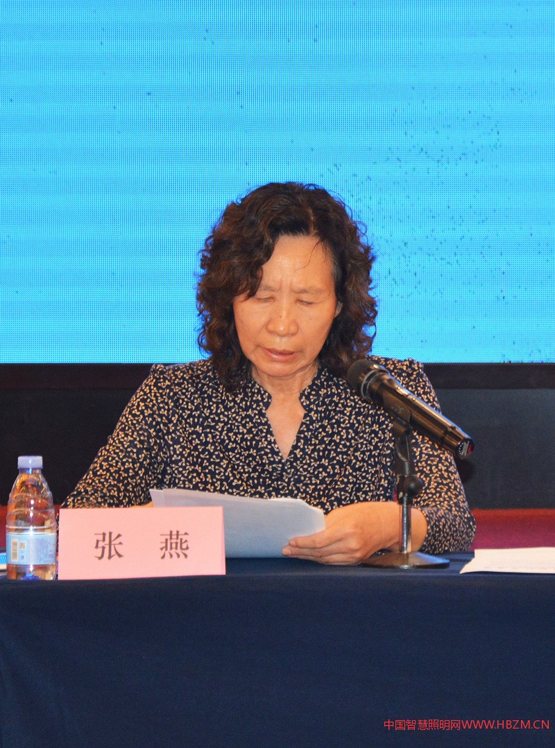 張?zhí)? /><br />
協(xié)會(huì)駐會(huì)副會(huì)長(zhǎng)秘書長(zhǎng)張燕主持會(huì)議<br />
<br />
<img src=