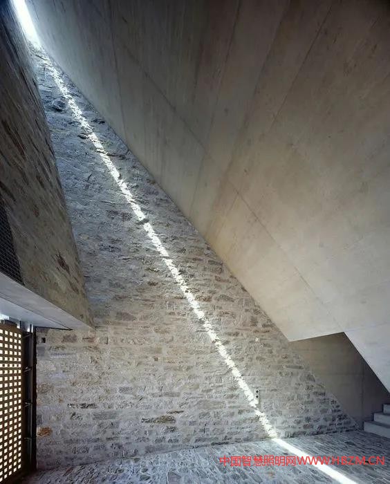 中國(guó)照明網(wǎng)：燈光照明賦予室內(nèi)空間&ldquo;美&rdquo;