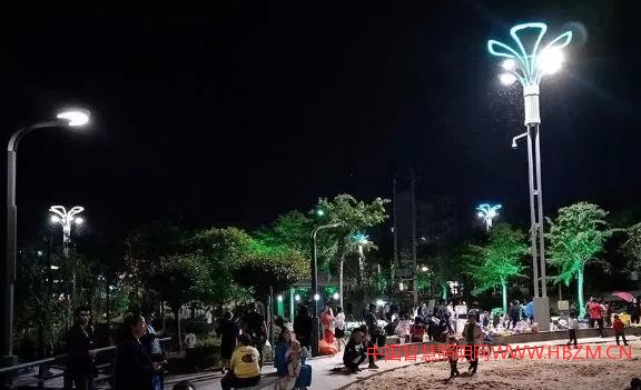 湖北恩施州利川市幺妹公園智慧燈桿