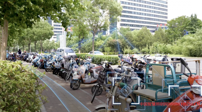  發(fā)生盲道占用、窨井蓋缺失或位移等情況，路燈還能及時(shí)感知