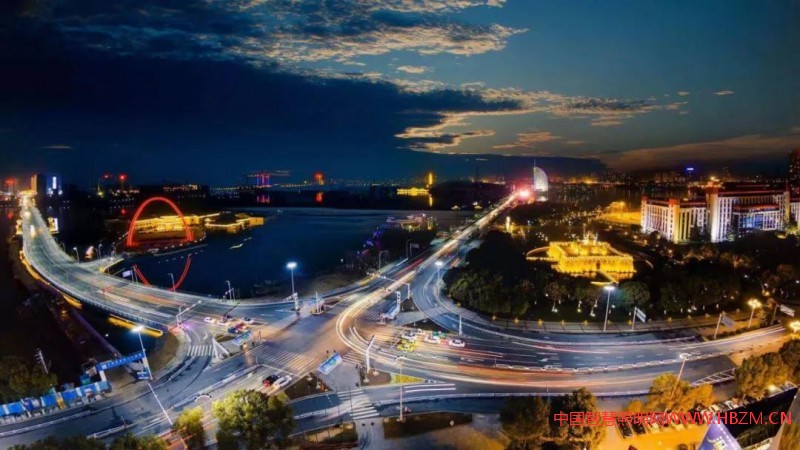 首個5G微基站與智能燈桿的搭載運行