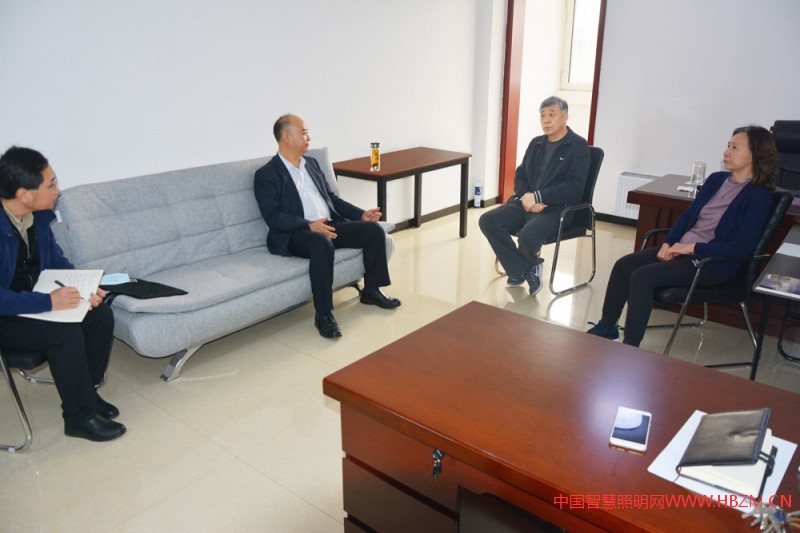河北省住房和城鄉(xiāng)建設廳副廳長李賢明、河北省住房和城鄉(xiāng)建設廳城建處副處長趙國強一行，到河北省照明行業(yè)協(xié)會開展調研指導工作，河北省照明行業(yè)協(xié)會會長李智慧、駐會副會長兼秘書長張燕參加了調研。