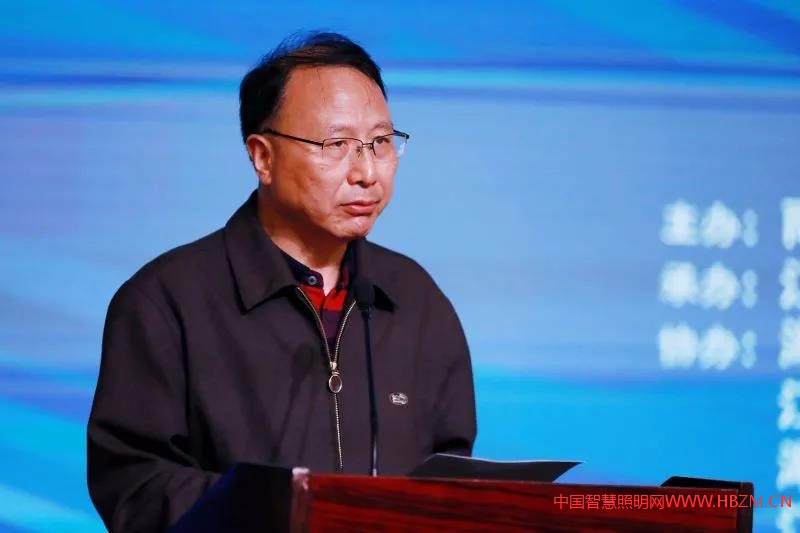 副理事長(zhǎng)管清寶代表第八屆理事會(huì)作《財(cái)務(wù)報(bào)告》