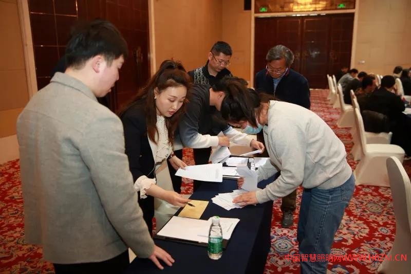 無(wú)記名投票統(tǒng)計(jì)現(xiàn)場(chǎng)