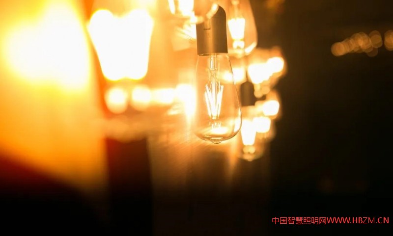 智能照明無(wú)限靠近自然光，讓人造光回歸自然！