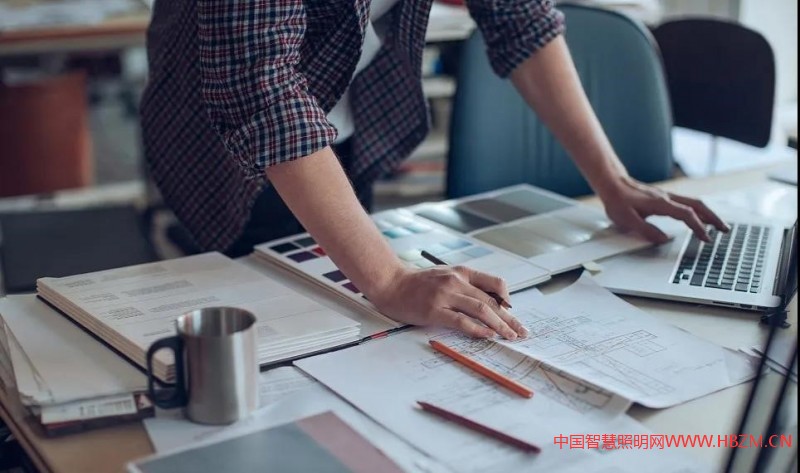 智能照明無(wú)限靠近自然光，讓人造光回歸自然！