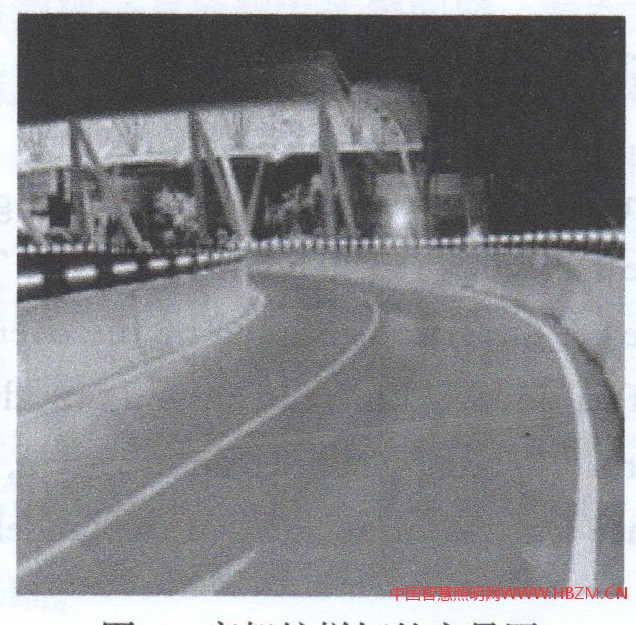 圖1高架護(hù)欄燈的實(shí)景圖