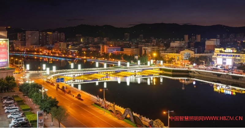 光彩如炬亮鳳城 （三等獎(jiǎng)） 攝影者：唐山市路燈管理所 劉維鋒