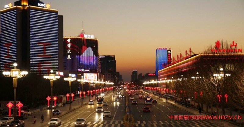 光彩如炬亮鳳城 （三等獎(jiǎng)） 攝影者：唐山市路燈管理所 劉維鋒