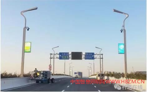 西安高鐵北站智慧燈桿亮起來了