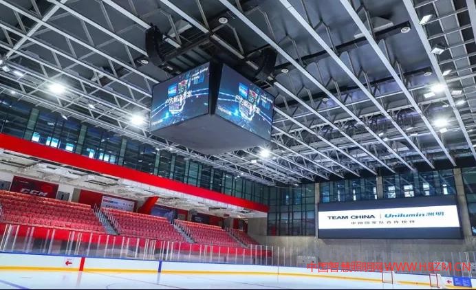 中國(guó)代表團(tuán)在開(kāi)幕式上入場(chǎng)