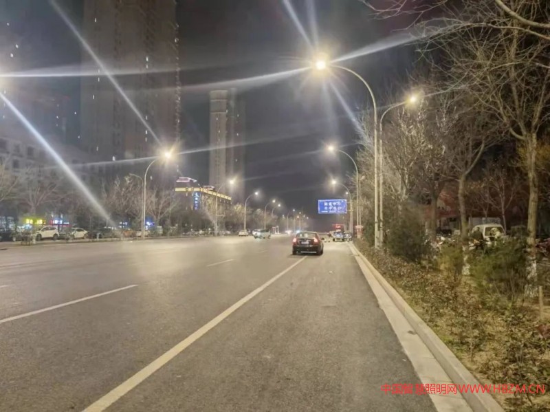 對(duì)城區(qū)所有市政照明設(shè)施進(jìn)行升級(jí)改造